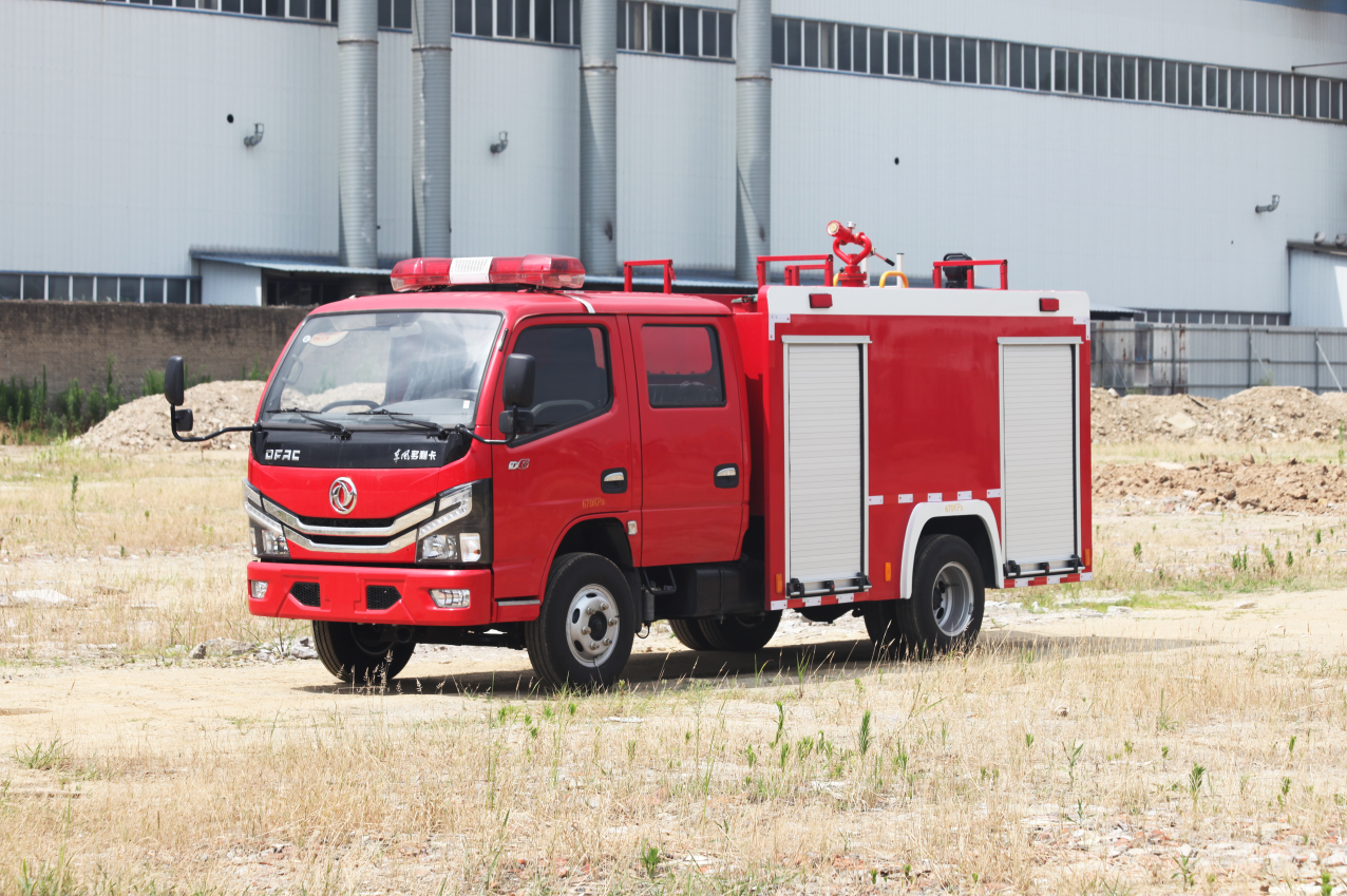 東風(fēng)4噸水罐雙排消防車(chē)